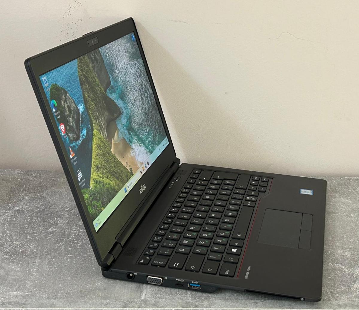 Fujitsu LifeBook U748